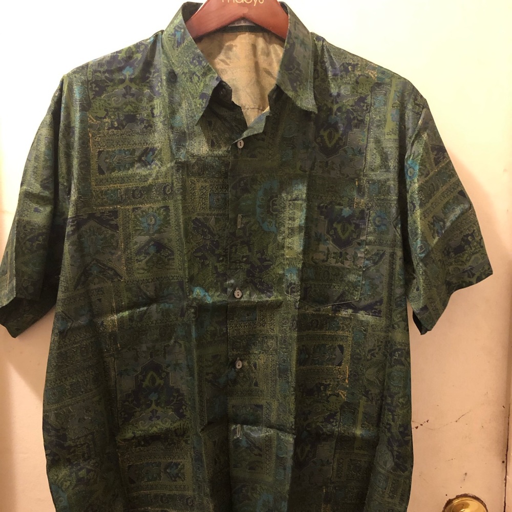 Men’s short sleeve button-down.